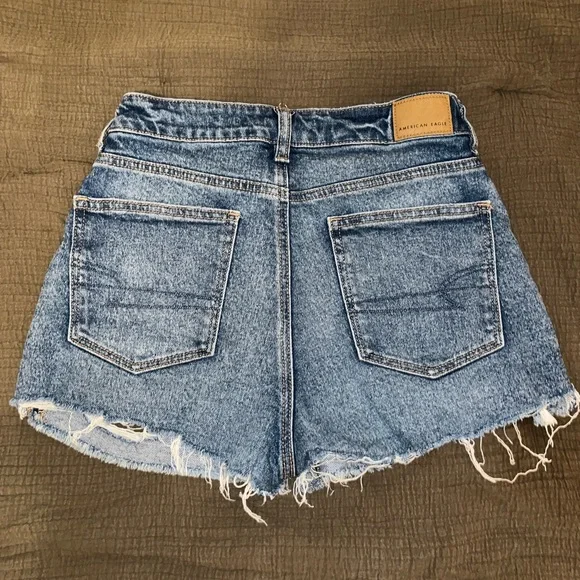 Size 2 distressed American Eagle denim shorts - Picture 3 of 3